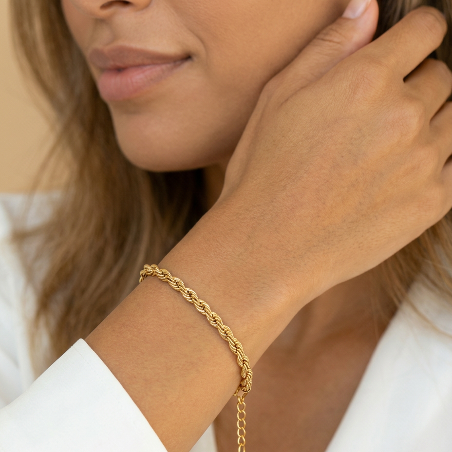 GOLDEN LOOP CHAIN BRACELET