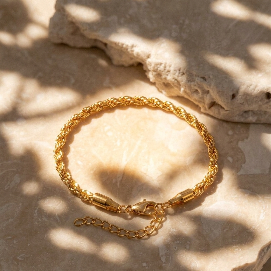 GOLDEN LOOP CHAIN BRACELET
