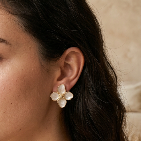 SOFT BLOOM STUD EARRINGS